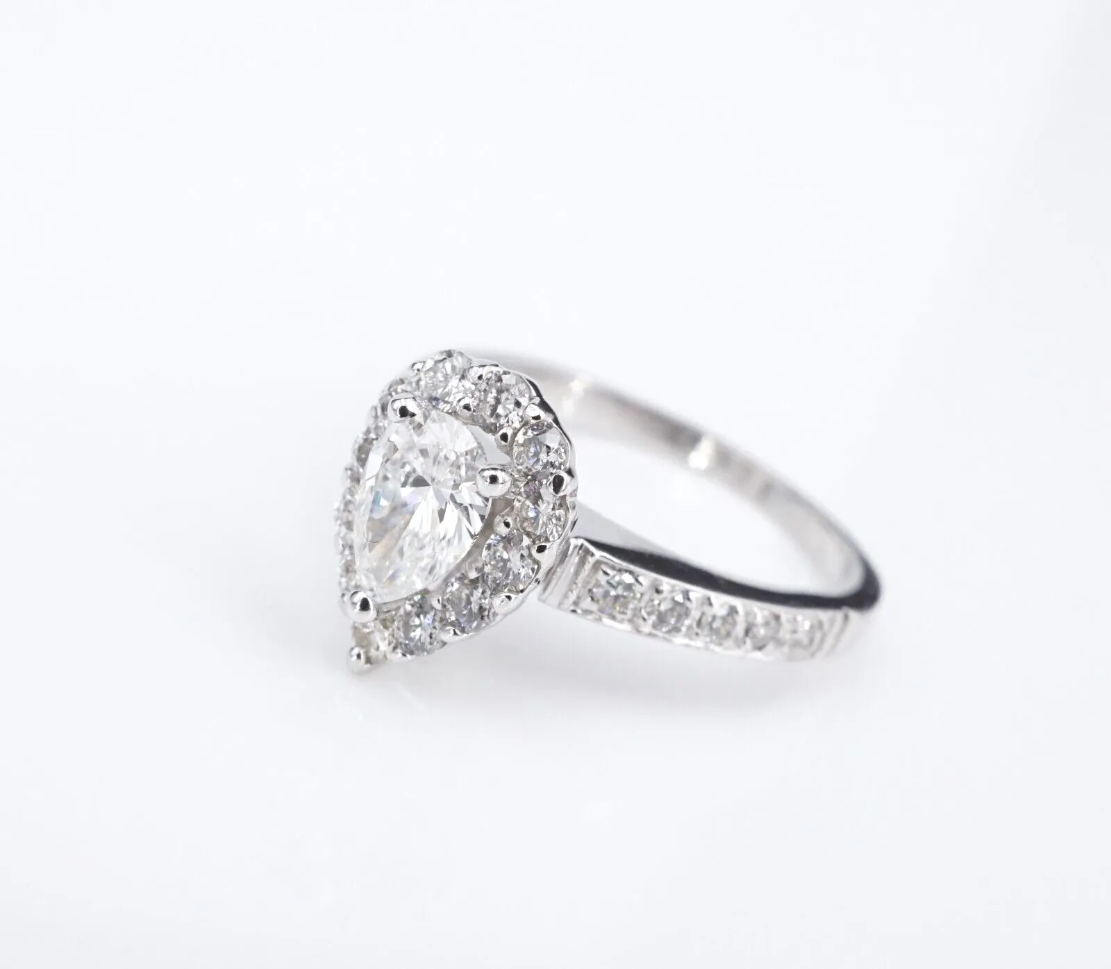 18k White Gold 1.75 carat Pear Cut Diamond Halo Engagement Ring Size 6 RG4093