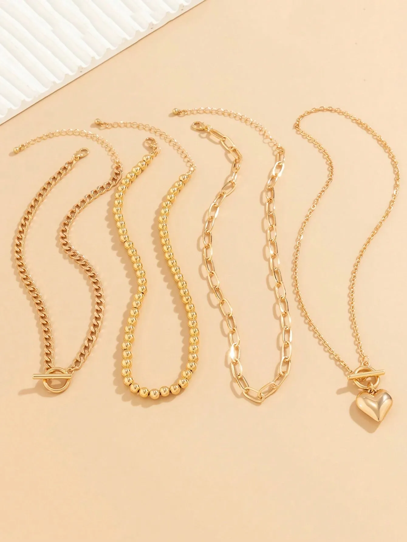 4 pcs Fashion Trendy Heart Shaped Pendant Necklace (4 Separate necklaces)