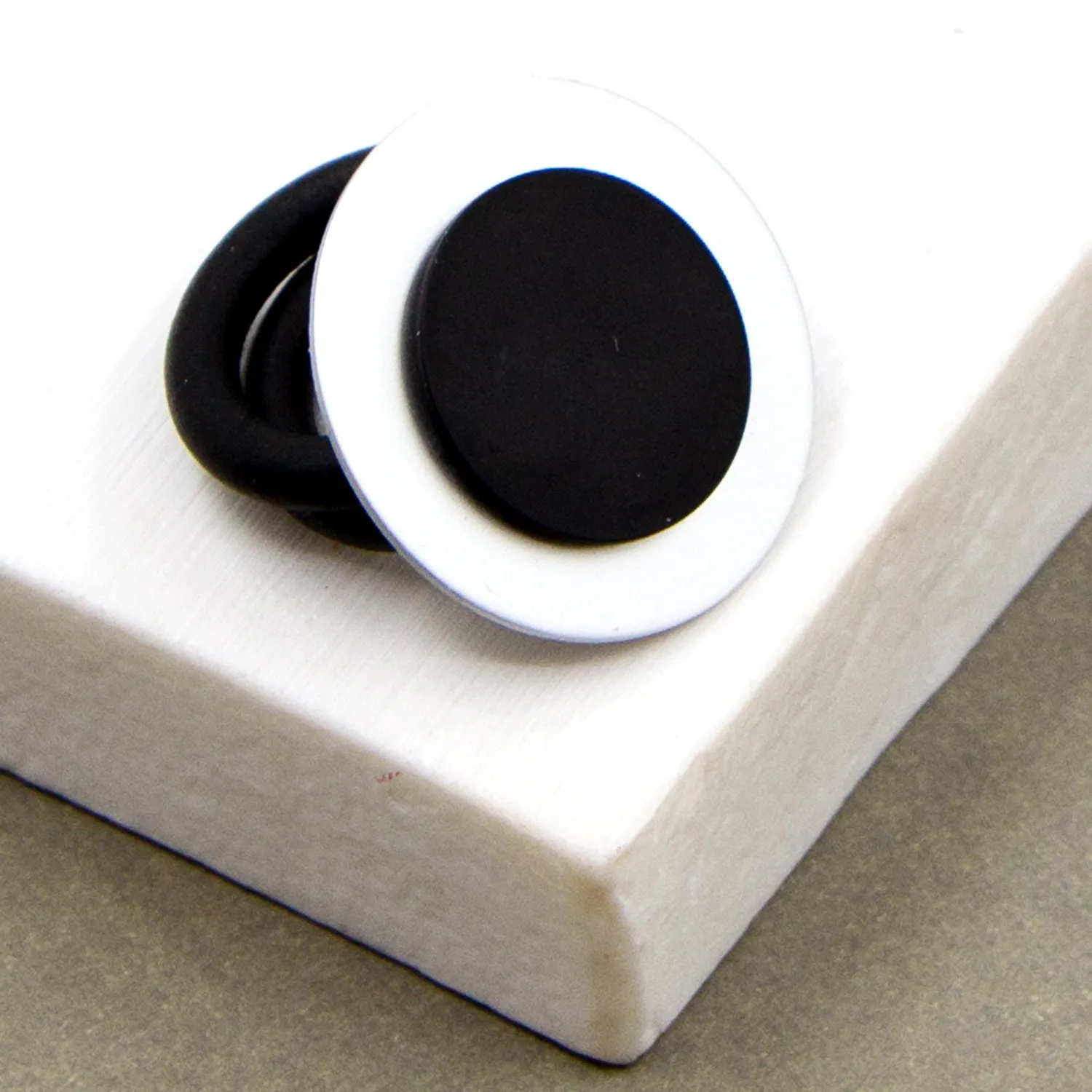 Circle disc contemporary neoprene ring