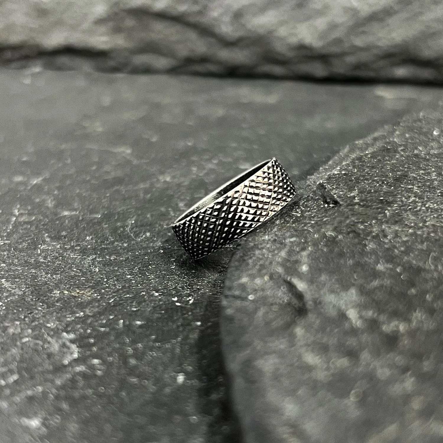 Classic Diamond textured Ring in  Gunmetal finish