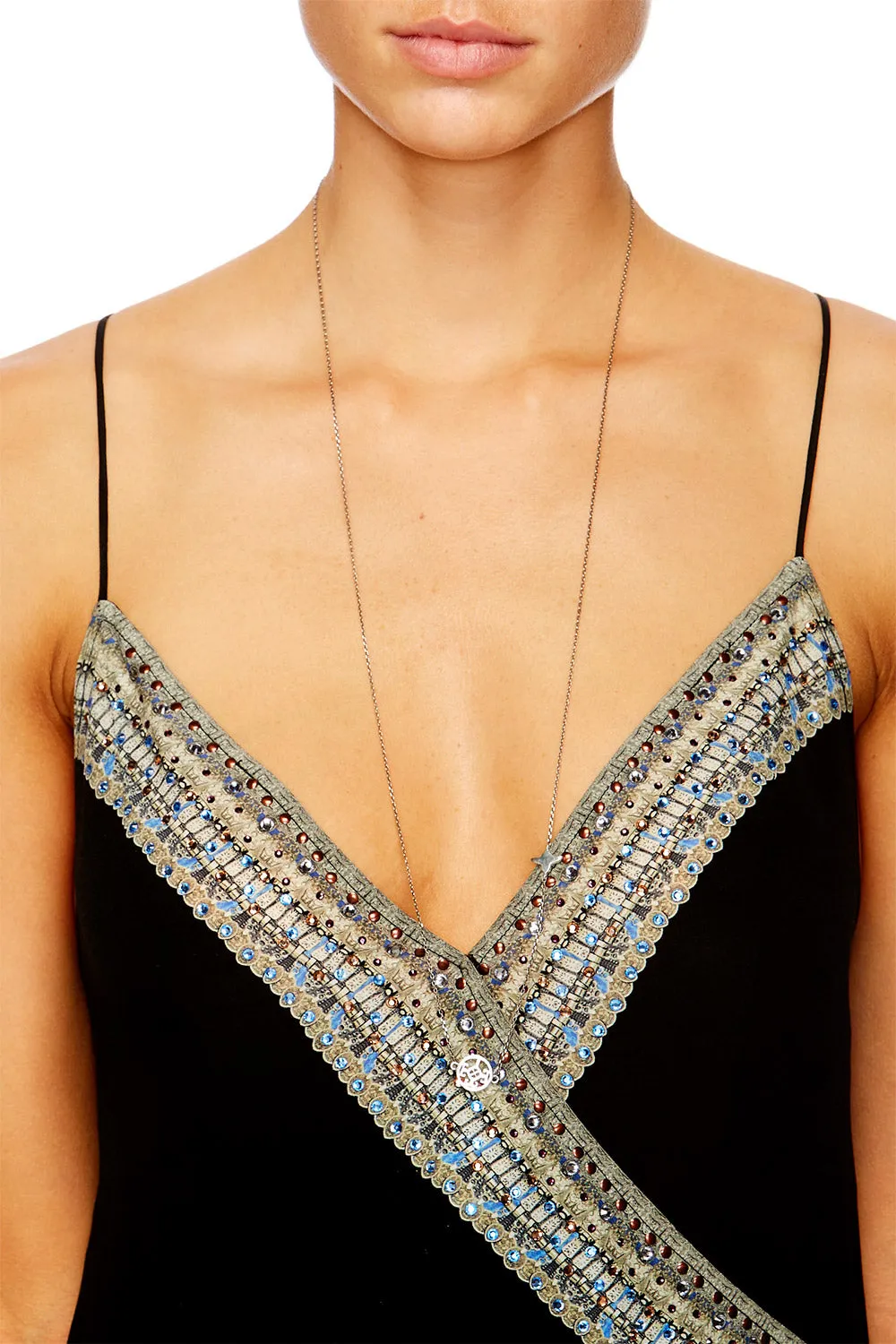 CUT OUT PENDANT NECKLACE SILVER PLATED