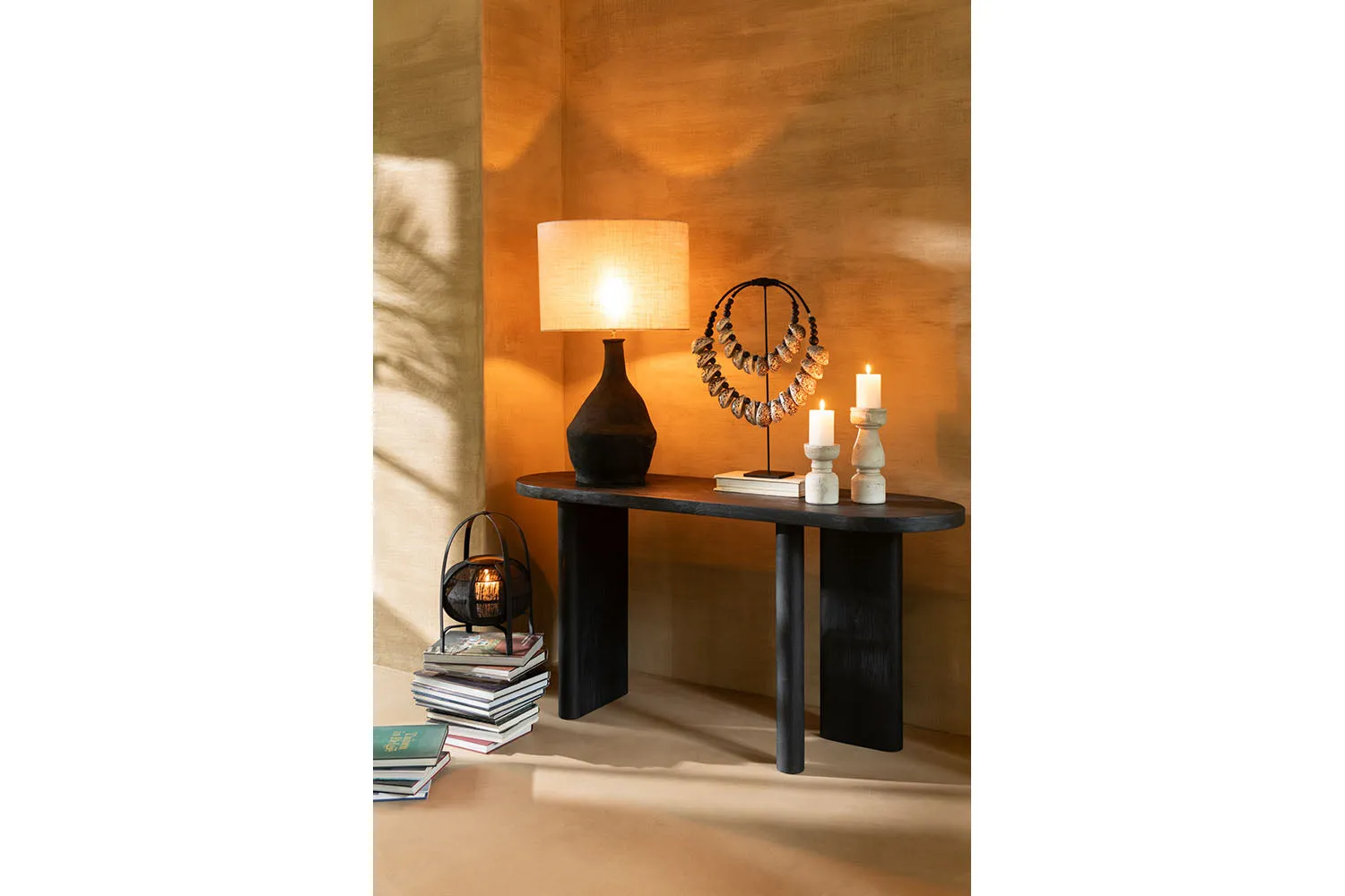 Decoration On Stand Shell | Black