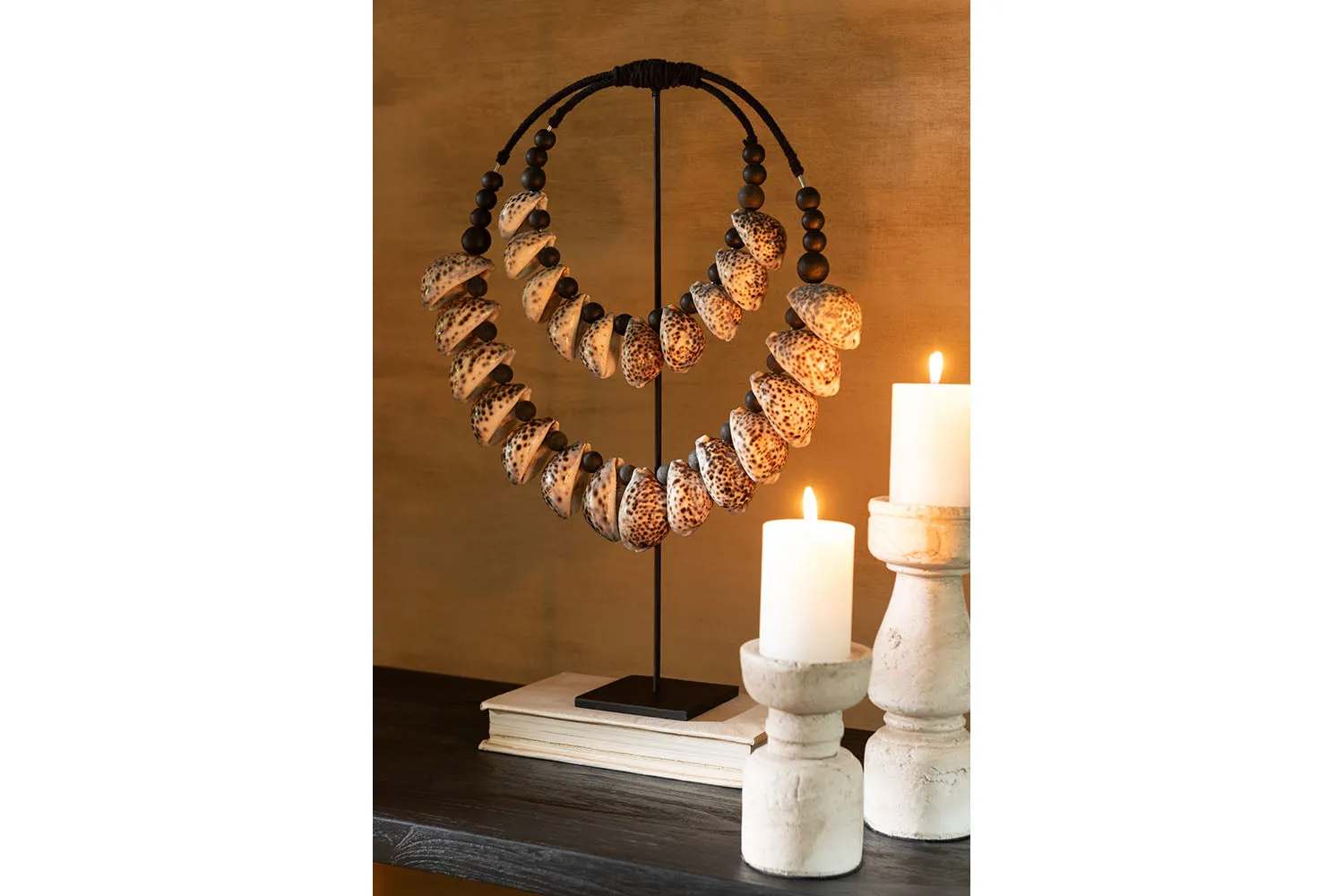 Decoration On Stand Shell | Black