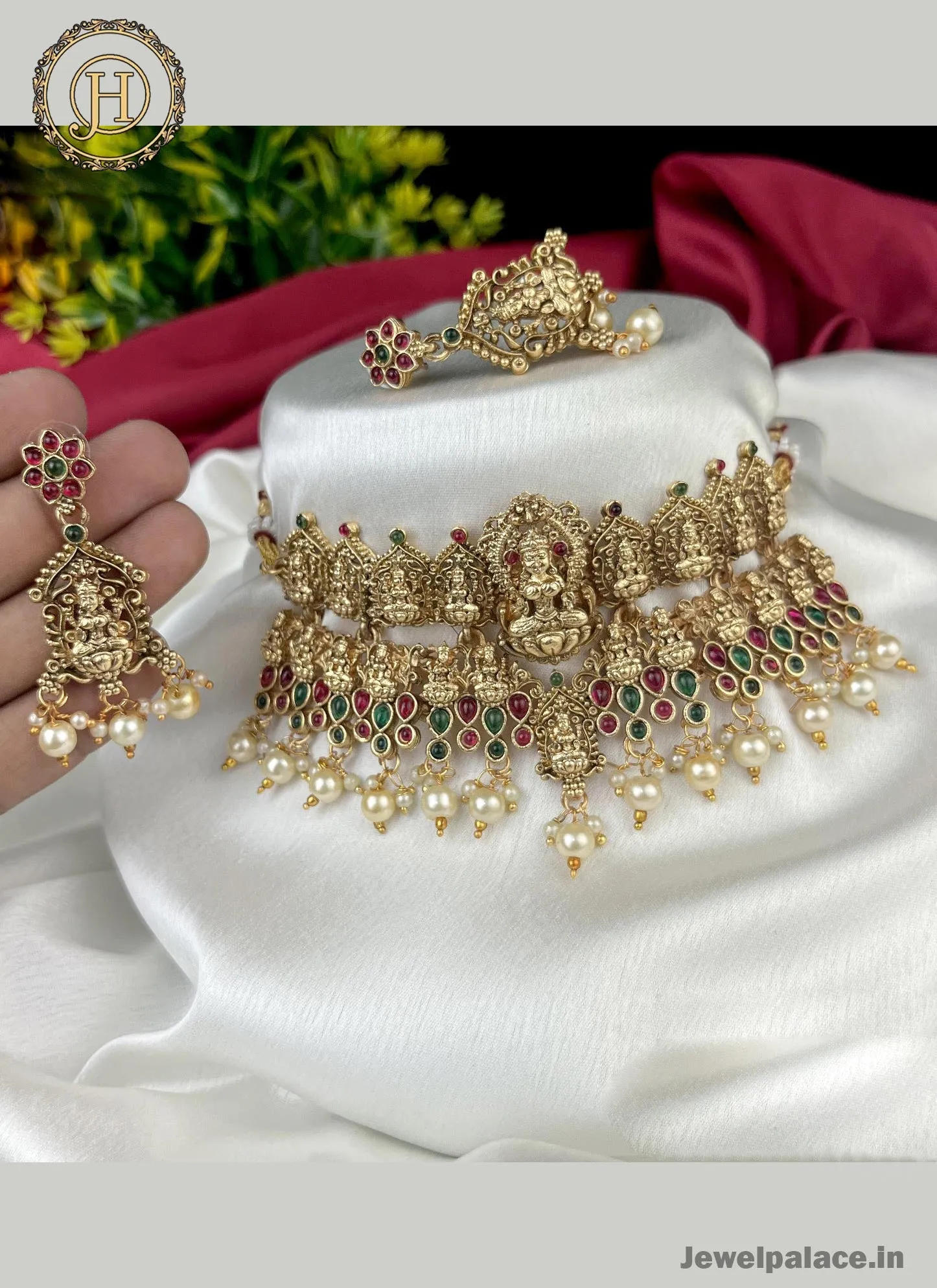 Elegant Gold Finish Temple Short Necklace JH2806