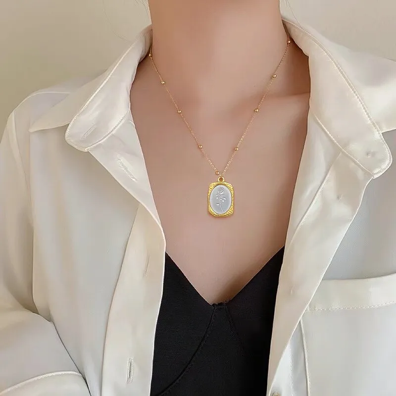 Gold Plated Vintage Flowers Pendant Necklace   Rose Flower Charm Simple Necklace Women