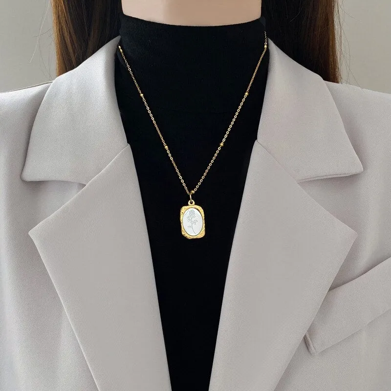 Gold Plated Vintage Flowers Pendant Necklace   Rose Flower Charm Simple Necklace Women