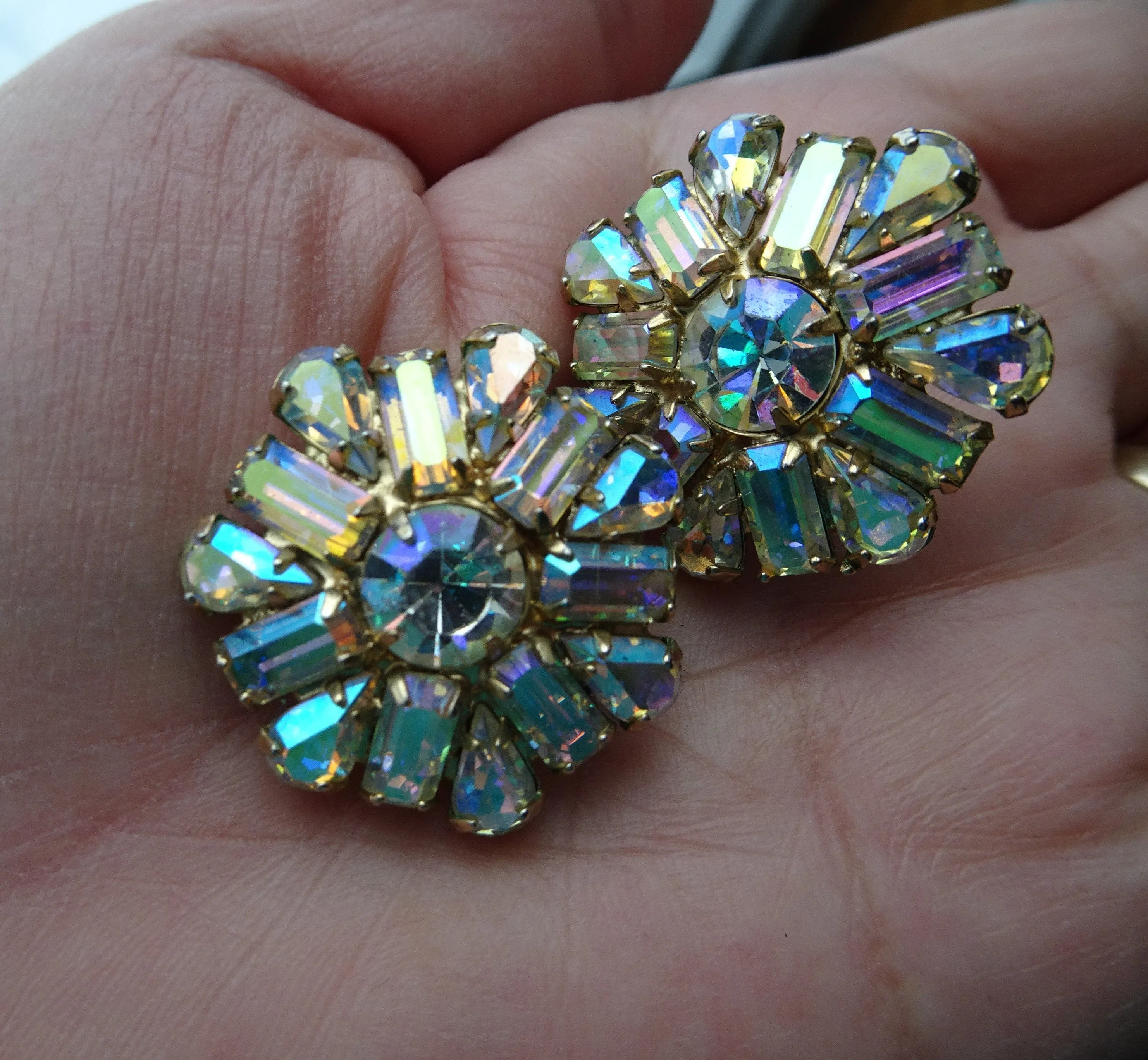 GORGEOUS Vintage AB Rhinestone Earrings, Lovely Sparkling Glass Earrings, Mid Century Clip On Earrings,Collectible Jewelry,Gift For Her