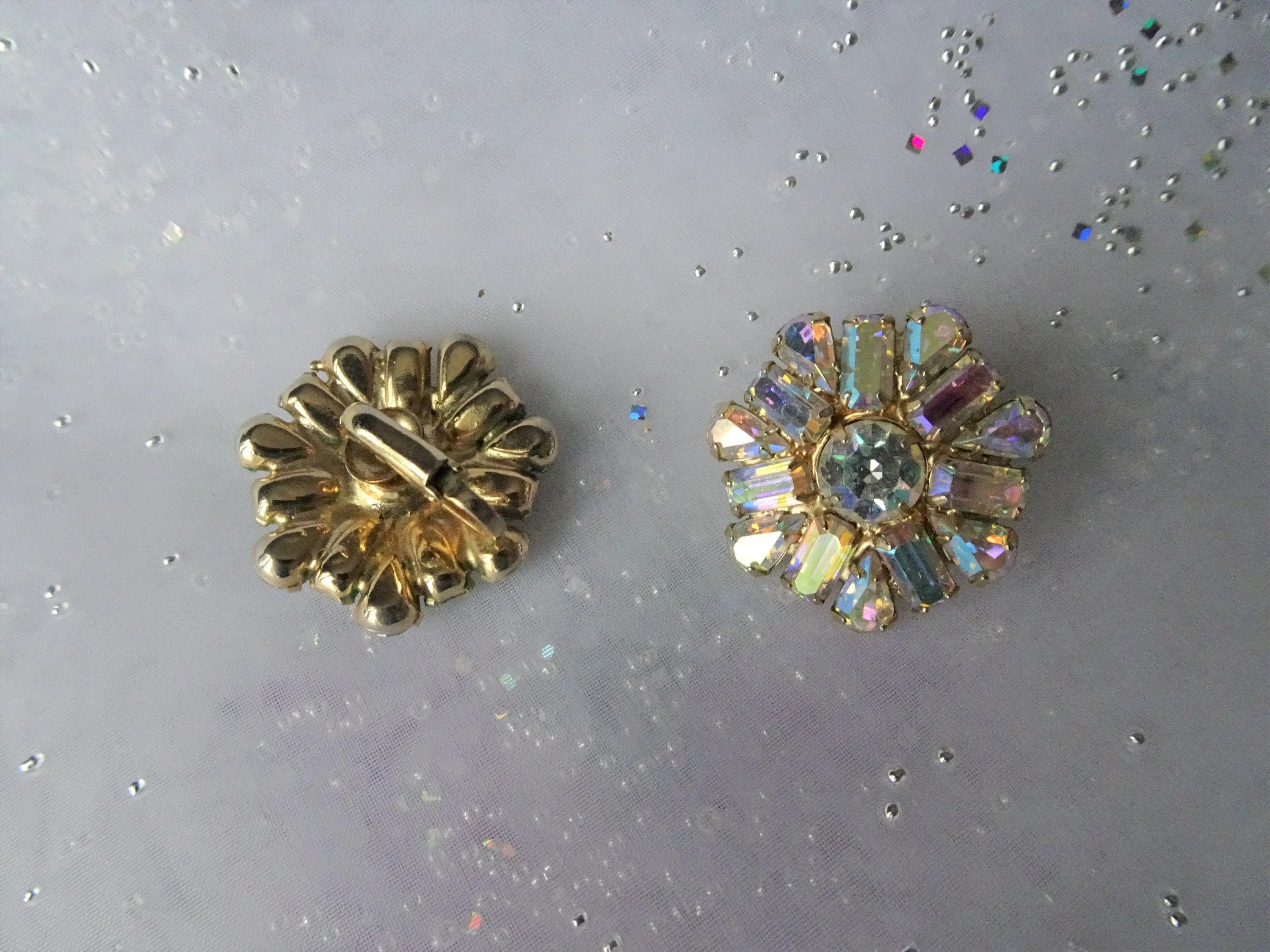 GORGEOUS Vintage AB Rhinestone Earrings, Lovely Sparkling Glass Earrings, Mid Century Clip On Earrings,Collectible Jewelry,Gift For Her