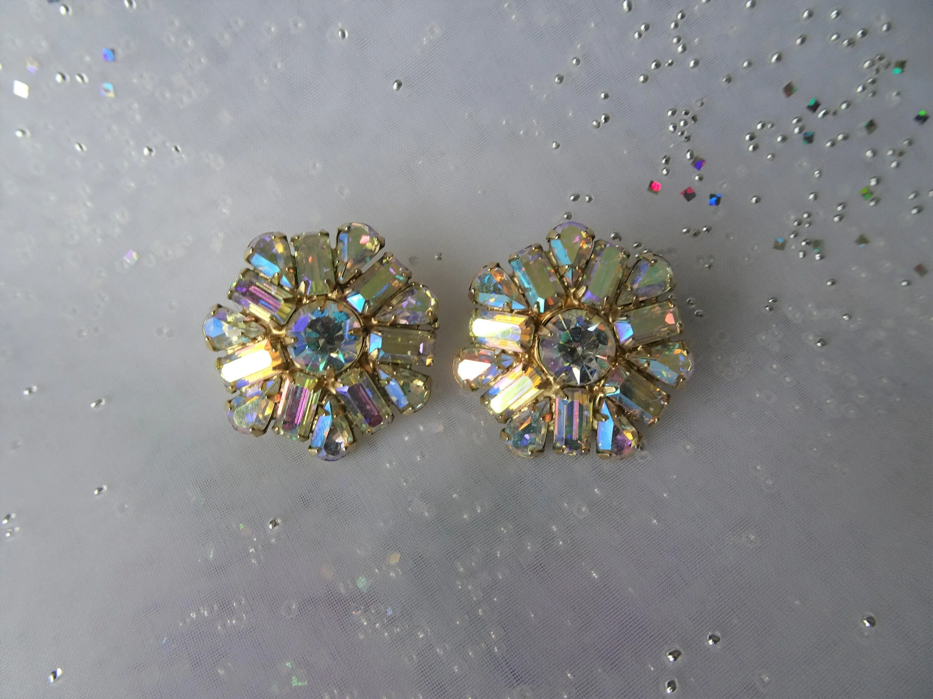 GORGEOUS Vintage AB Rhinestone Earrings, Lovely Sparkling Glass Earrings, Mid Century Clip On Earrings,Collectible Jewelry,Gift For Her