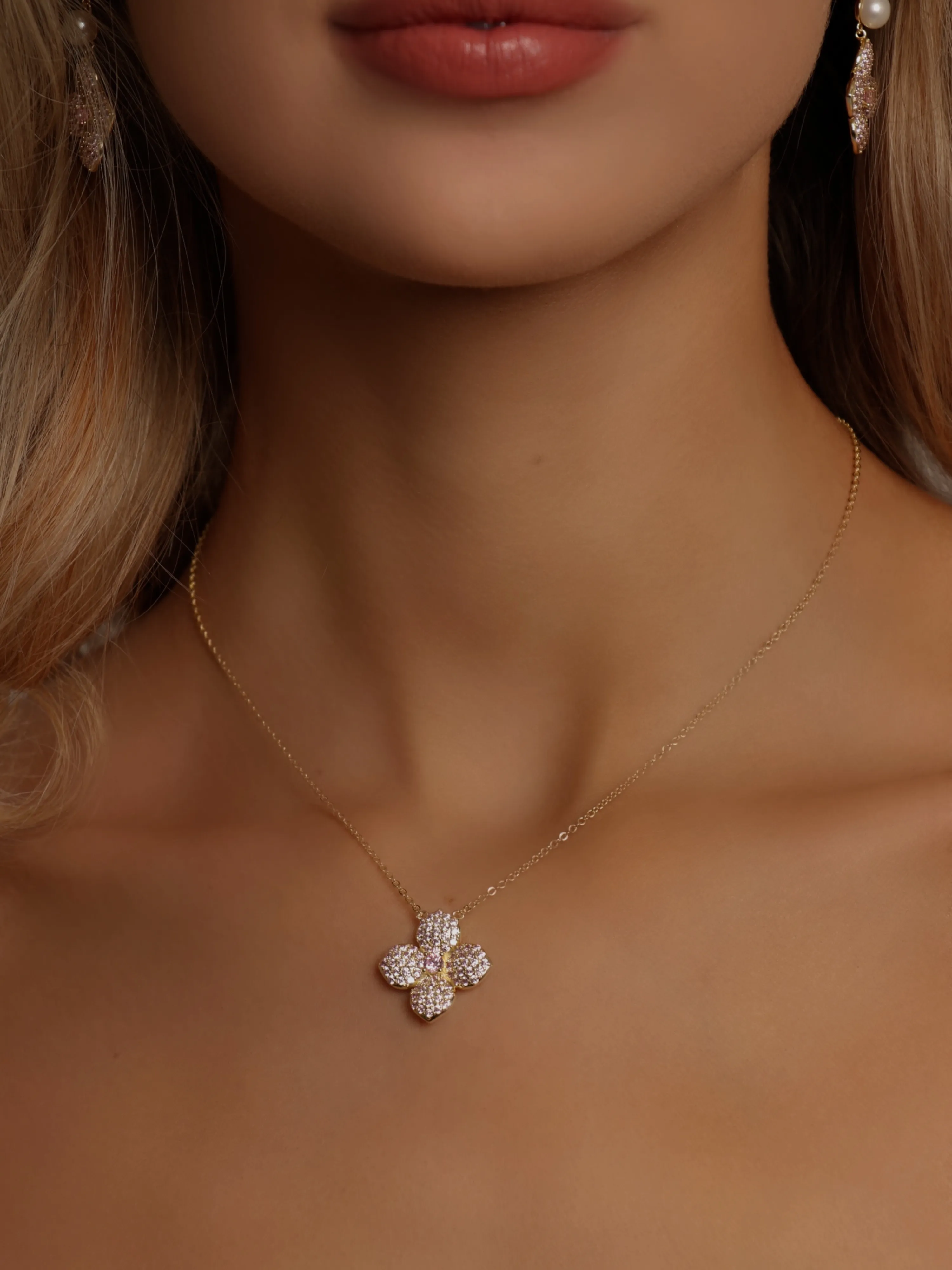 Hydrangea Necklace - Light Pink