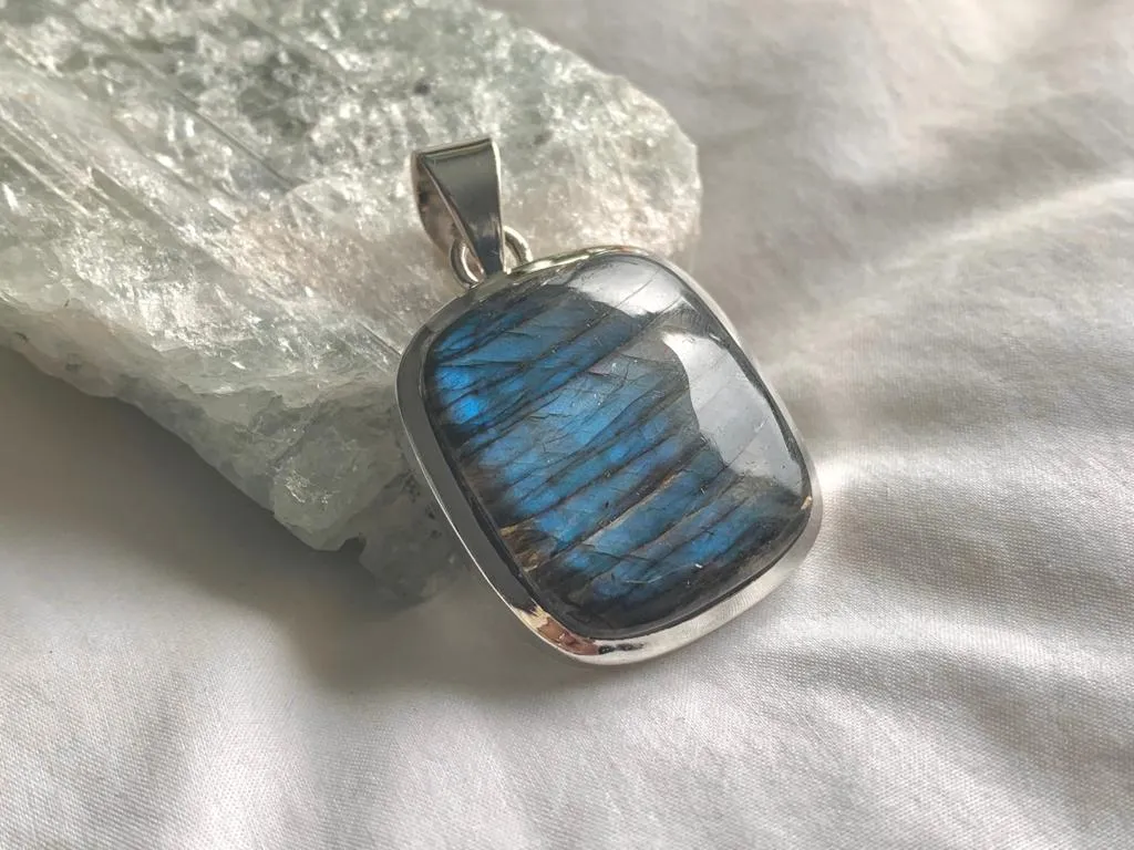 Labradorite Naevia Pendant - Rounded Square