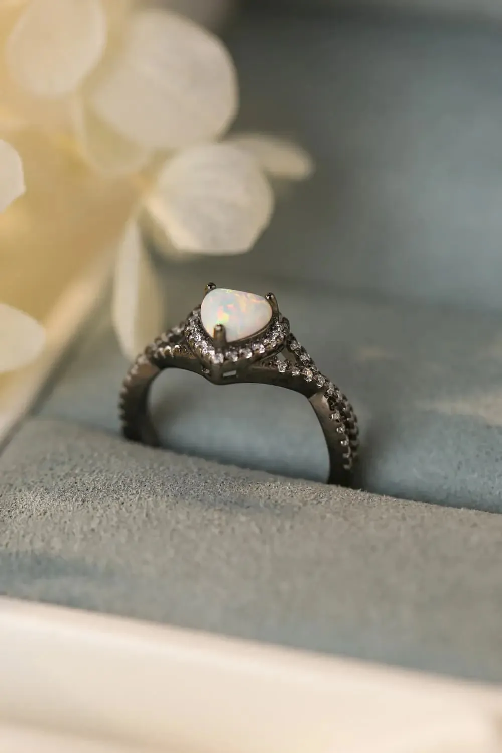 LOVCIA Opal Heart Black Gold-Plated Ring