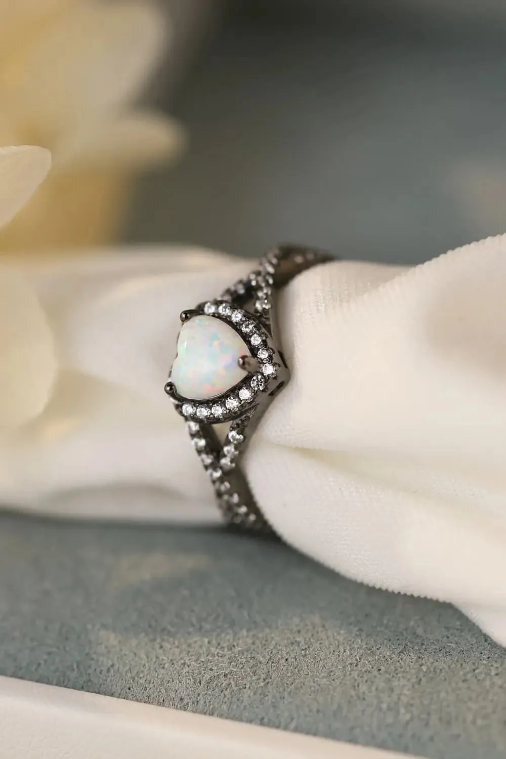 LOVCIA Opal Heart Black Gold-Plated Ring