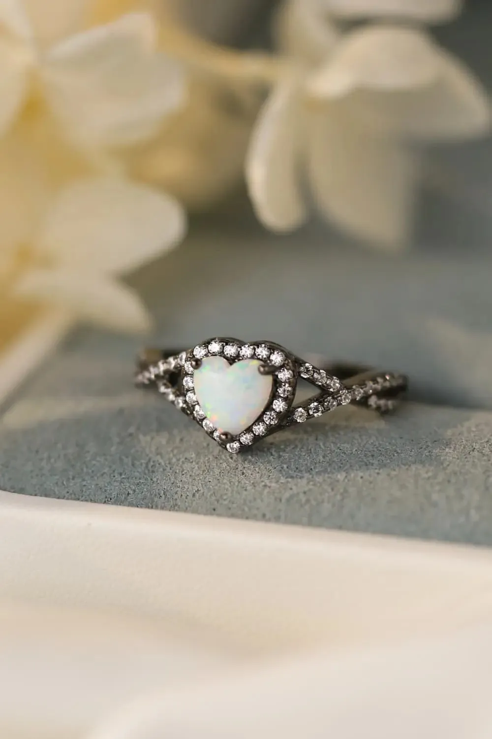 LOVCIA Opal Heart Black Gold-Plated Ring