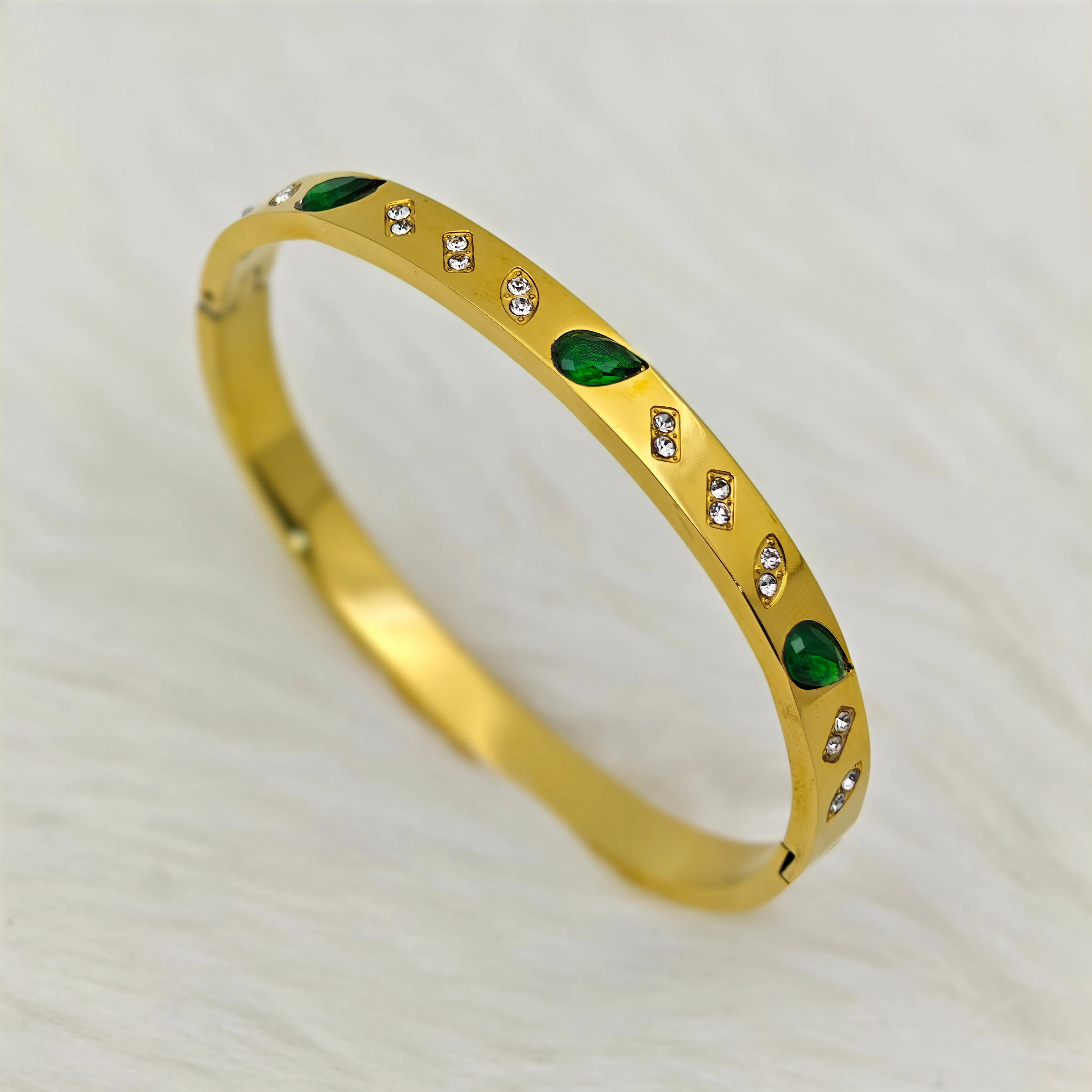 Luxury 22K Gold-Plated Emerald CZ Bracelet – Anti-Tarnish Stainless Steel Bangle with Sparkling Crystal Accents RGB434