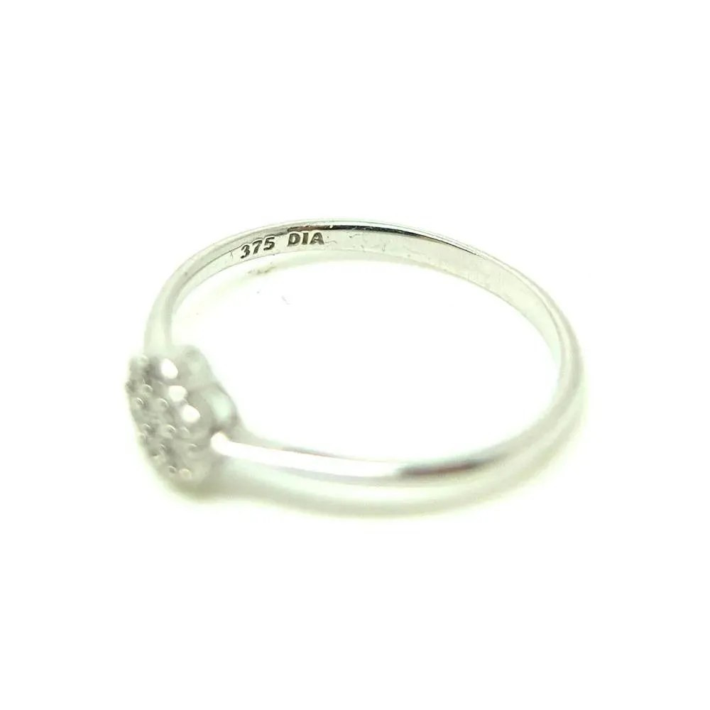 Modern 9ct White Gold Daisy Diamond Ring