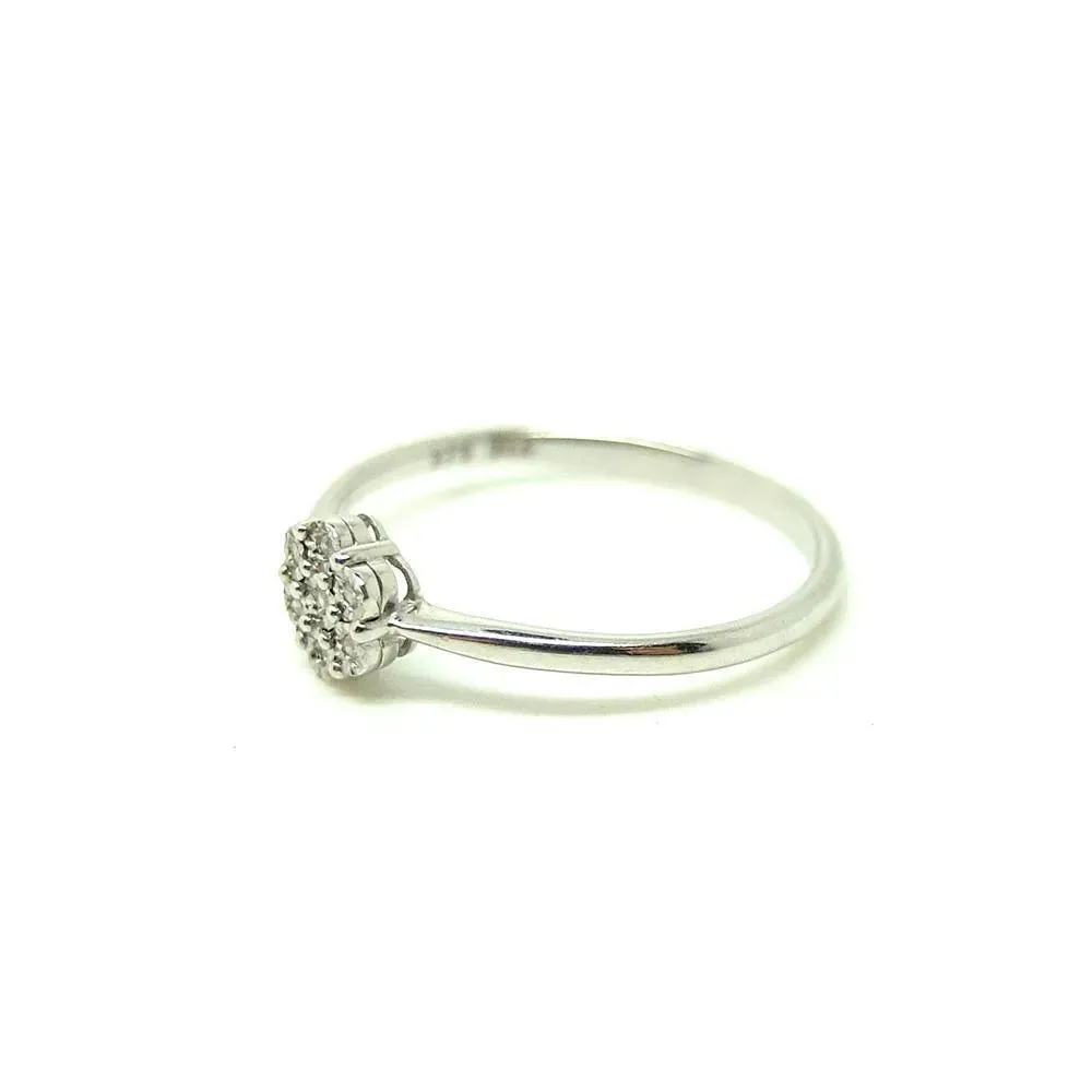 Modern 9ct White Gold Daisy Diamond Ring