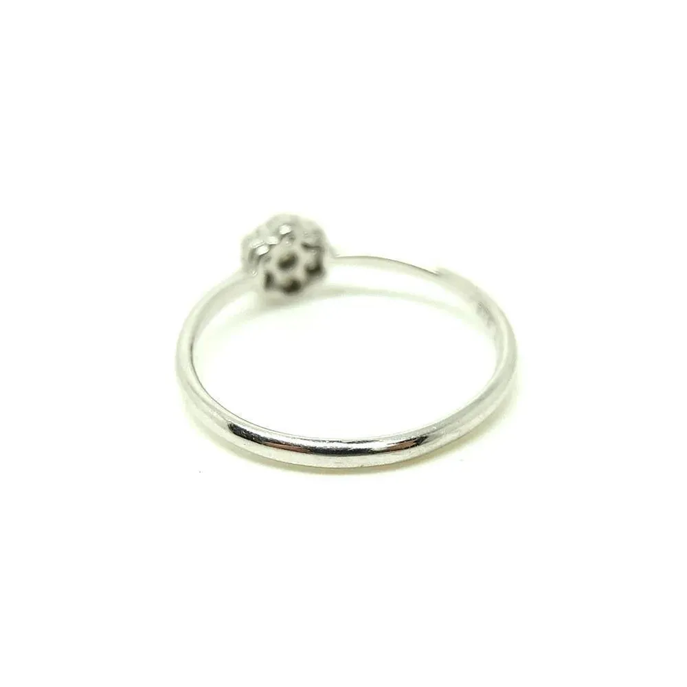 Modern 9ct White Gold Daisy Diamond Ring
