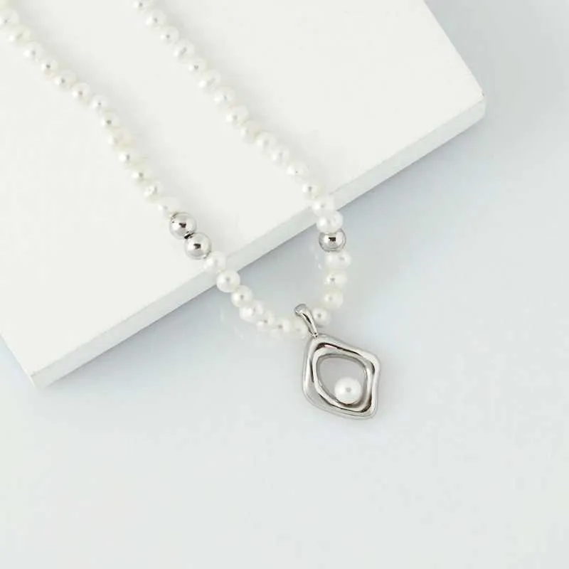 Pearl Beads Necklace with Rhombus Pendant -18k Gold Vermeil