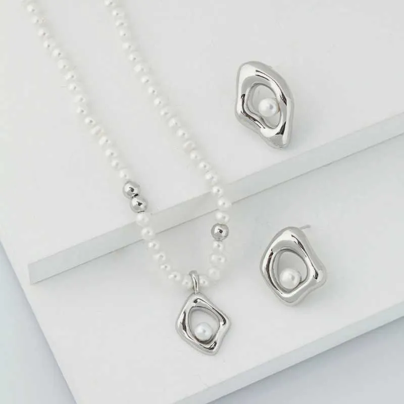 Pearl Beads Necklace with Rhombus Pendant -18k Gold Vermeil