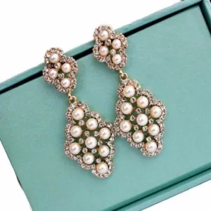 Pearl Drop Vintage Gold Wedding Earrings. Rhinestone Pearl Chandelier Earrings. Diamond Shaped Pearl Dangle Earrings. Bridesmaid Earrings.