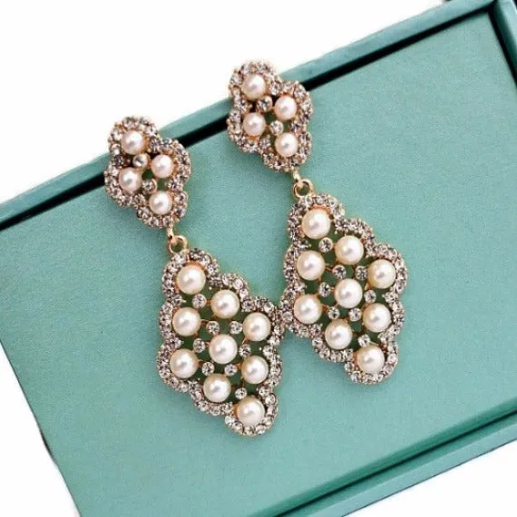 Pearl Drop Vintage Gold Wedding Earrings. Rhinestone Pearl Chandelier Earrings. Diamond Shaped Pearl Dangle Earrings. Bridesmaid Earrings.