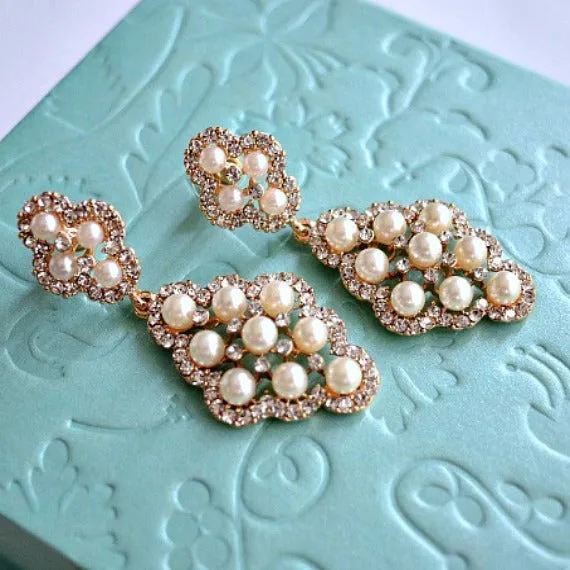 Pearl Drop Vintage Gold Wedding Earrings. Rhinestone Pearl Chandelier Earrings. Diamond Shaped Pearl Dangle Earrings. Bridesmaid Earrings.