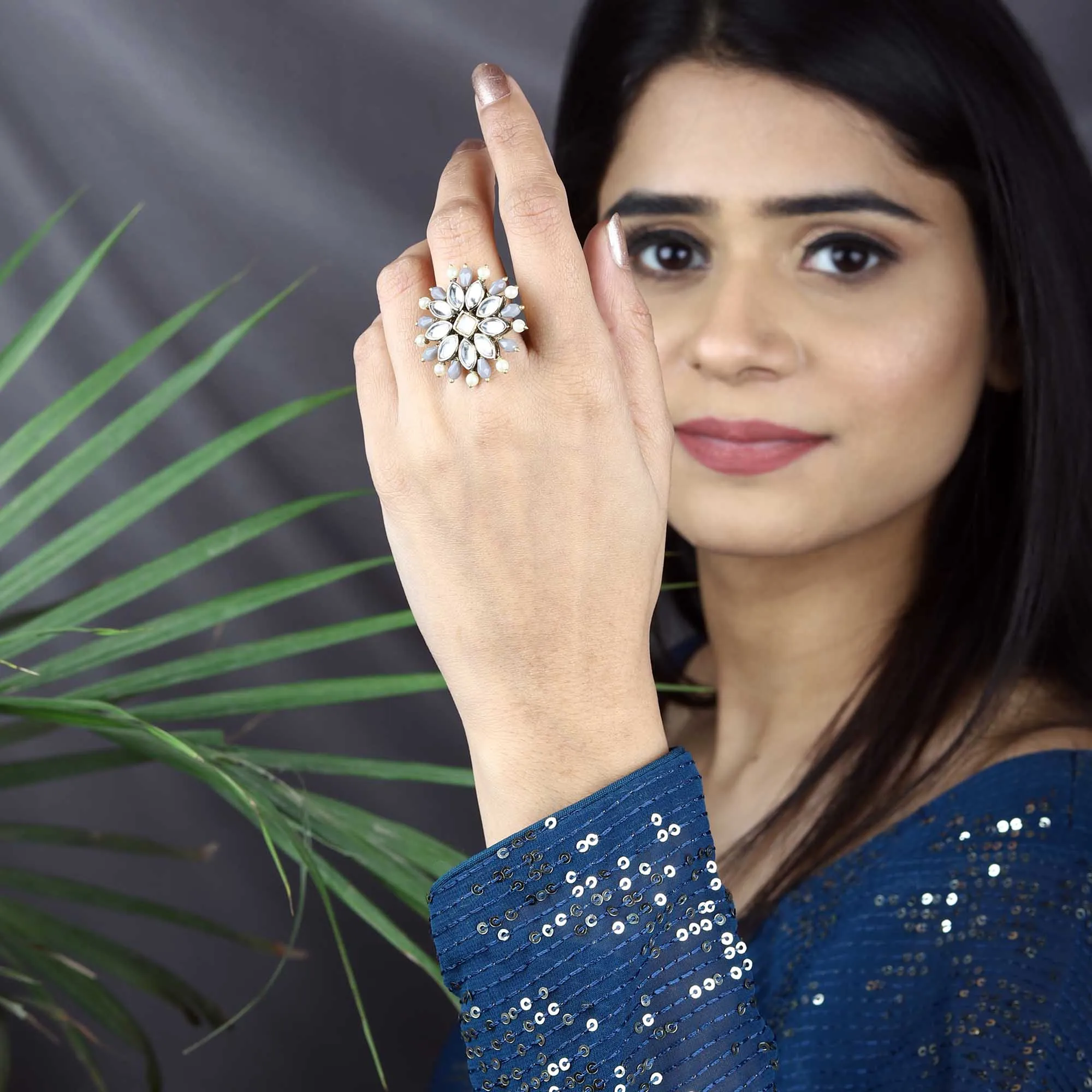 Pearl Twirl Grey Ring