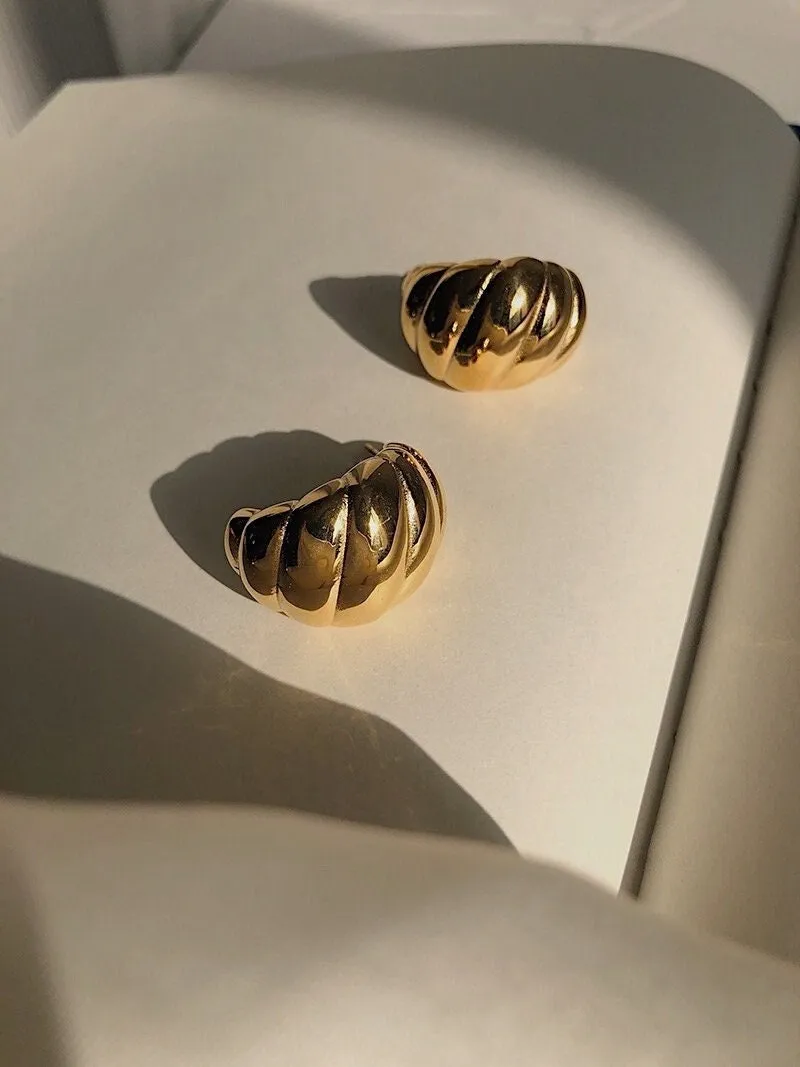 Pâtisserie Croissant Dome Stud Earrings