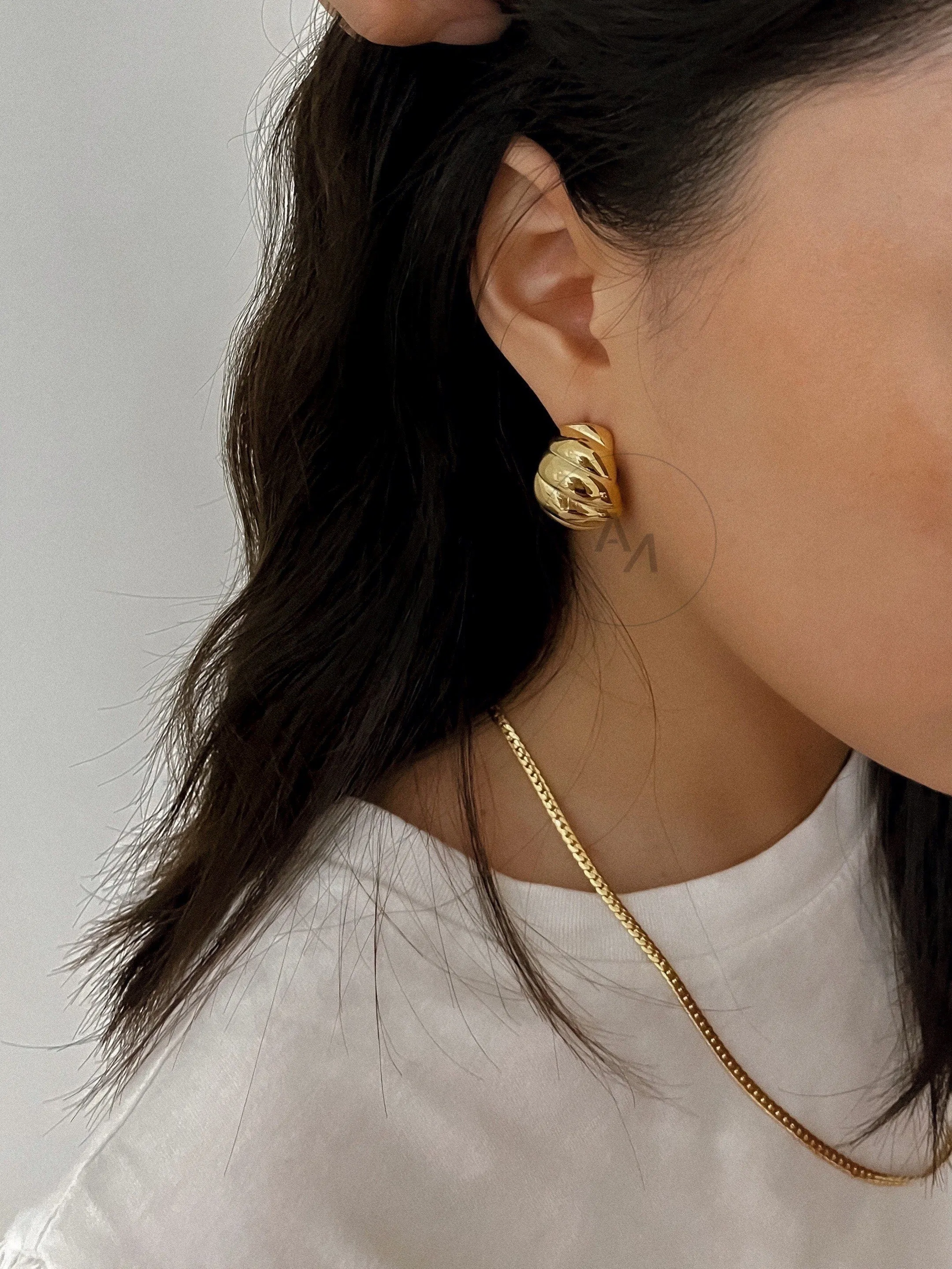 Pâtisserie Croissant Dome Stud Earrings