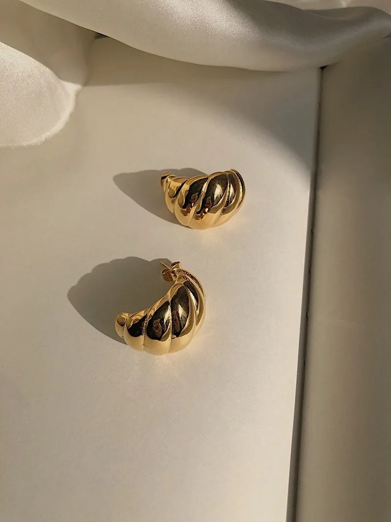 Pâtisserie Croissant Dome Stud Earrings