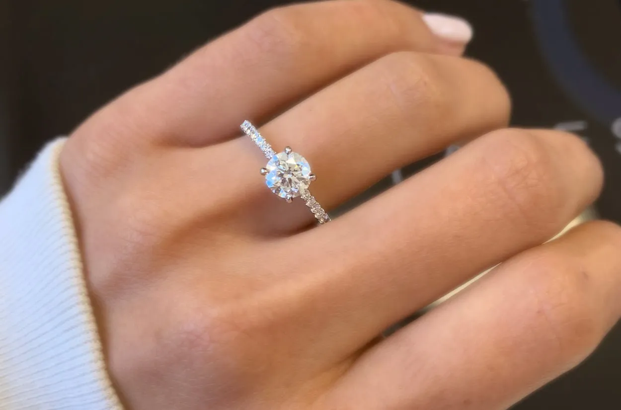 Ring 18kt White Gold Diamond 1.00cts I SI3 & Pavé