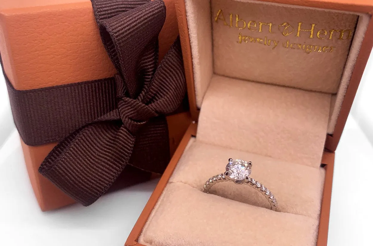Ring 18kt White Gold Diamond 1.00cts I SI3 & Pavé