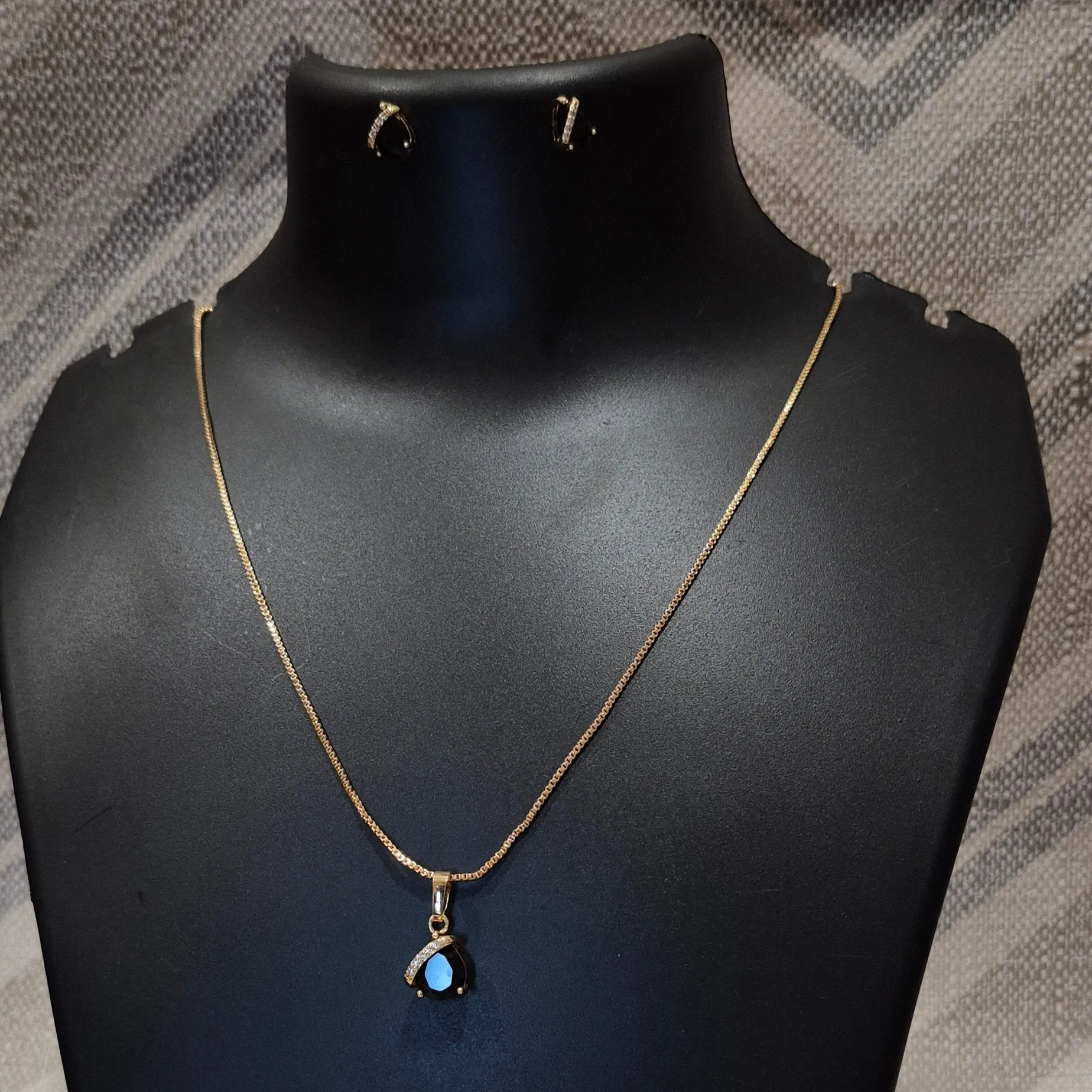 Royal black necklace with bold pendant and ear tops for Girls and women