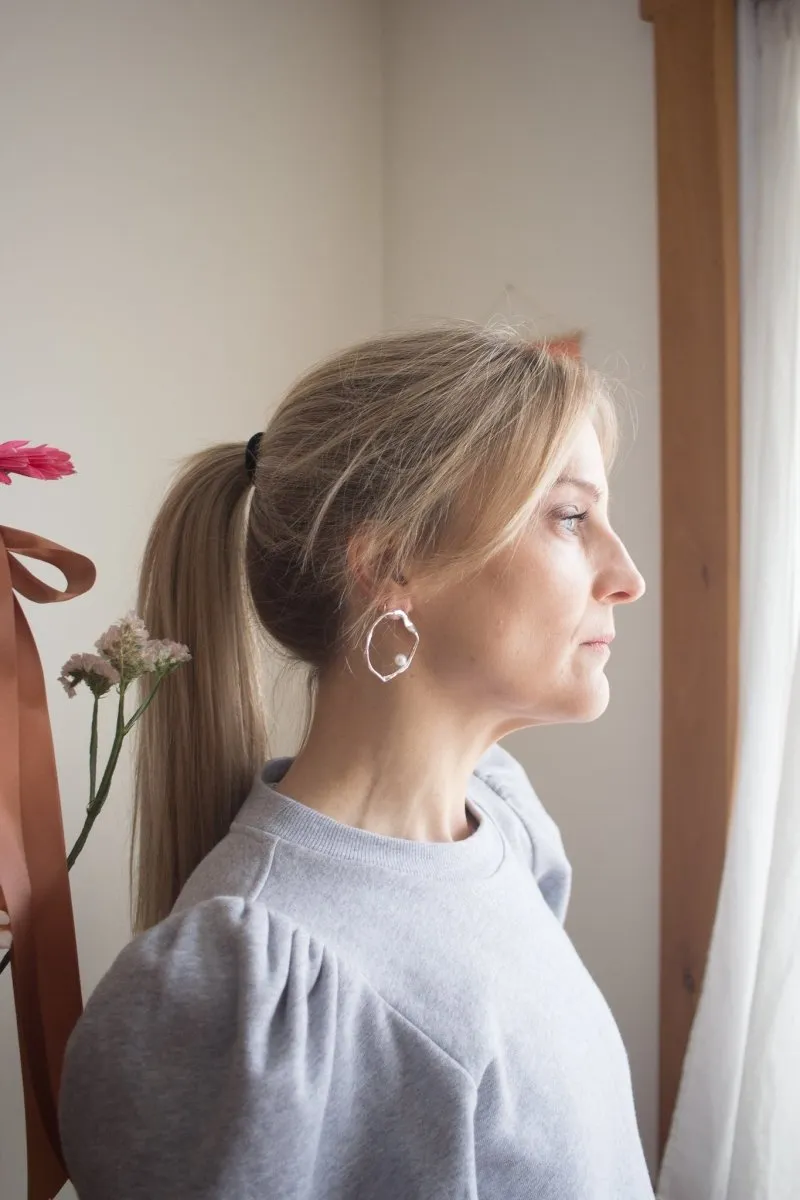 Sunday Feel Mother Earrings (Silver)